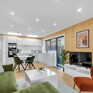  Holiday home Mews 3 With Free Parking - By My Getaways